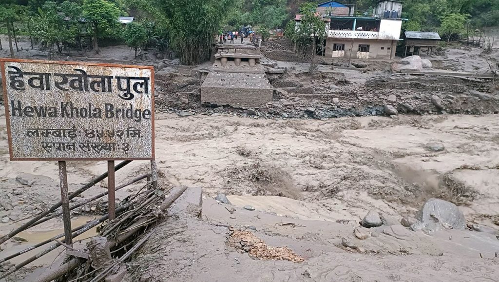 मन्त्री खड्काको पहलमा हेवा खोलामा बेलिब्रिज बन्ने पाँचखपन–चैनपुर आवागमन अब सहज हुने