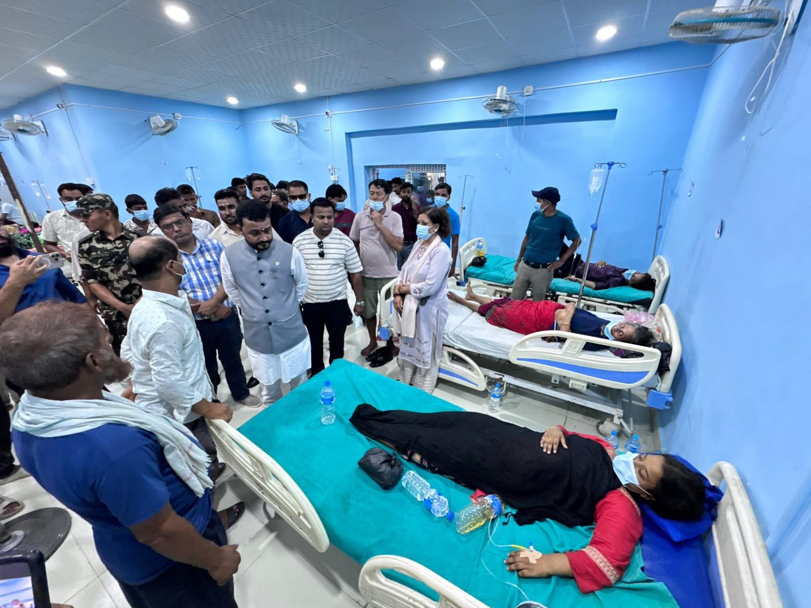 हैजा रोगीहरूको अवस्था बुझ्न मन्त्री यादव वीरगञ्जका विभिन्न अस्पतालमा